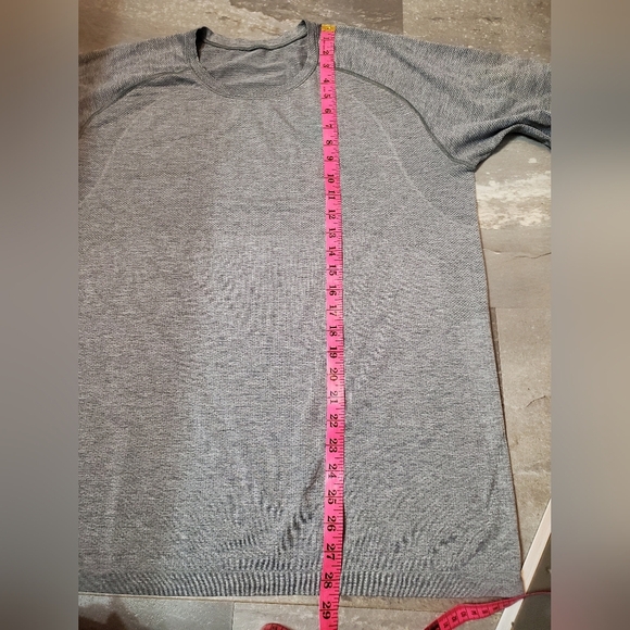 Lululemon "Live in Practice" Metal Vent short sleeves shirt. Grey. Size XXL. - Picture 8 of 8